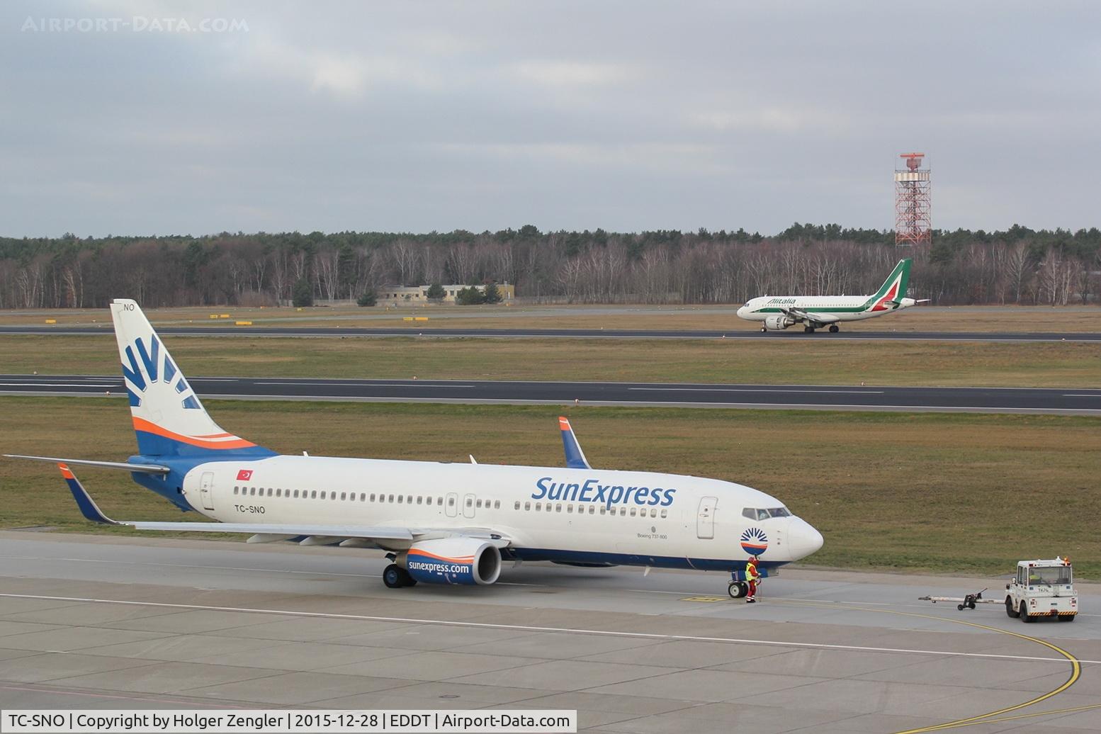 TC-SNO, 2010 Boeing 737-8HC C/N 40776, Leaving soon with a south-eastern direction......