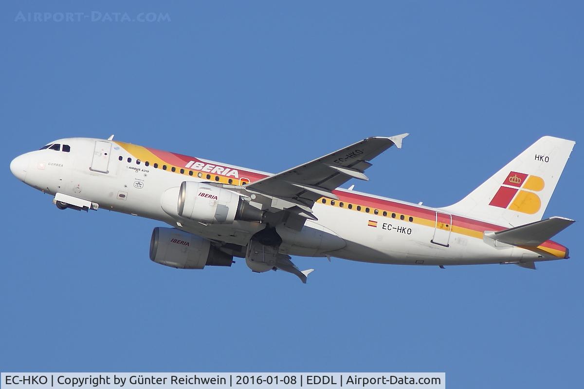 EC-HKO, 2000 Airbus A319-111 C/N 1362, Climbing