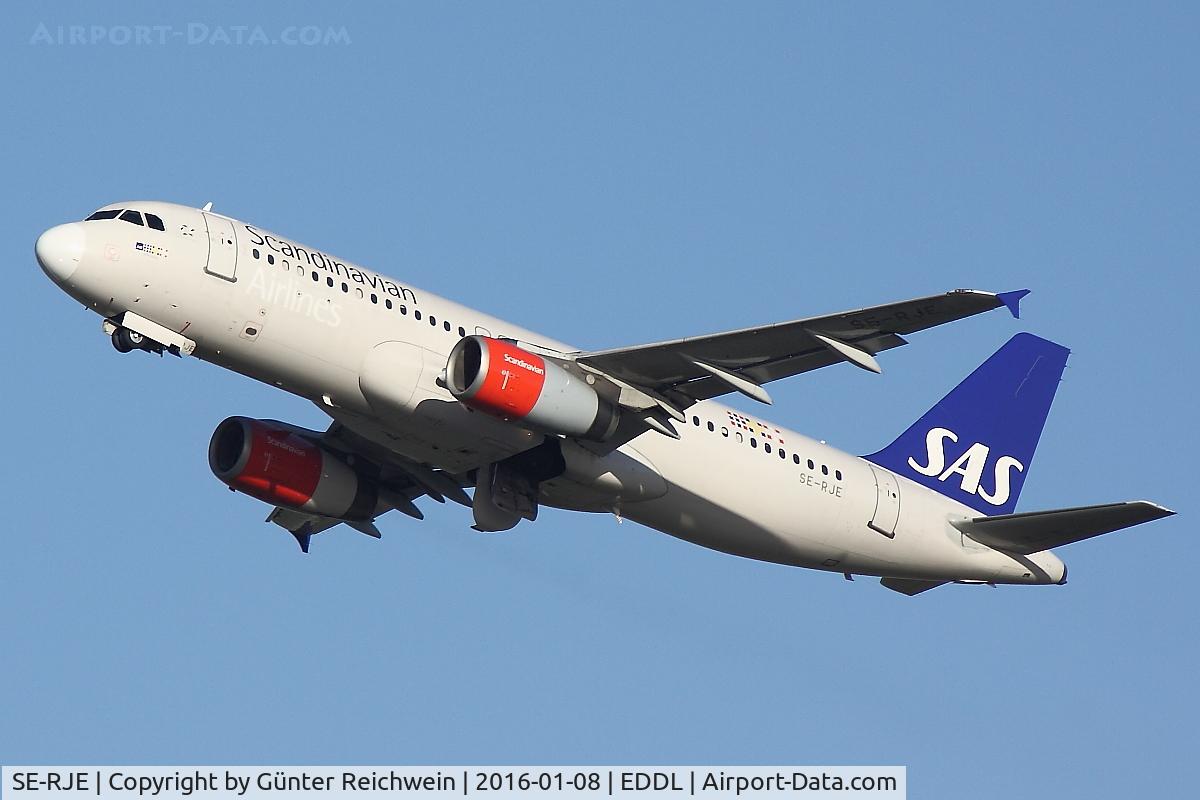 SE-RJE, 2000 Airbus A320-232 C/N 1183, Climbing