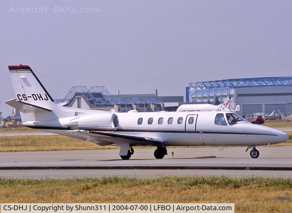 CS-DHJ, 2004 Cessna 550B Citation Bravo C/N 550-1082, Taxiing holding point rwy 15L for departure...