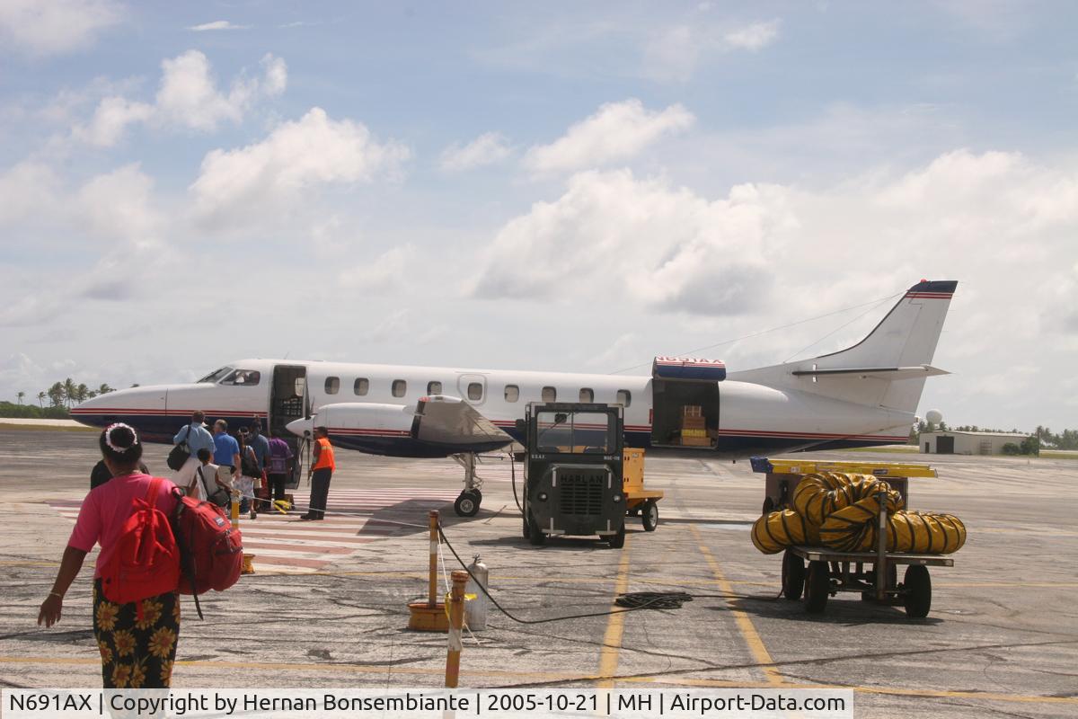 N691AX, 1987 Fairchild SA-227AC Metro III C/N AC-691, Plane getting ready to fly to Roi