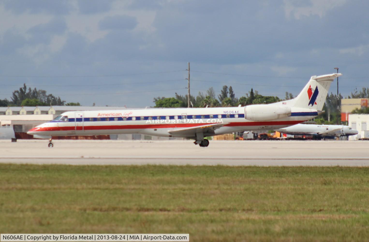 N606AE, 1998 Embraer ERJ-145LR (EMB-145LR) C/N 145062, Eagle E145