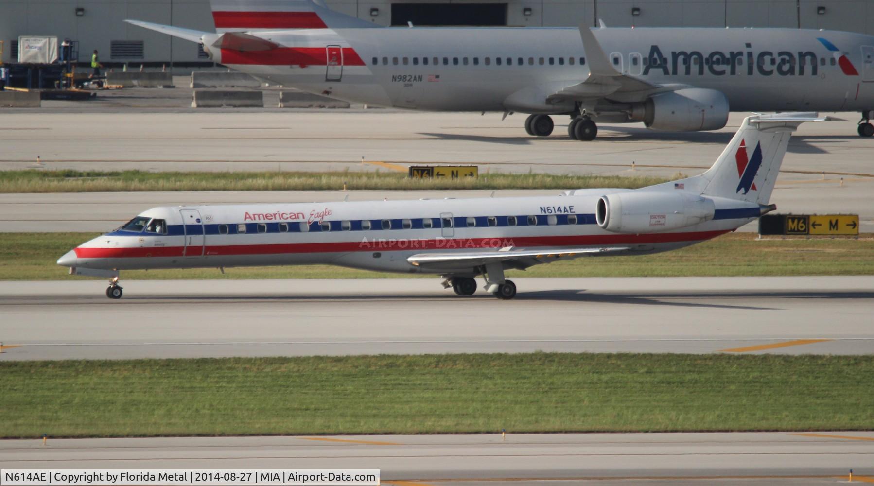 N614AE, 1998 Embraer ERJ-145LR (EMB-145LR) C/N 145086, Eagle