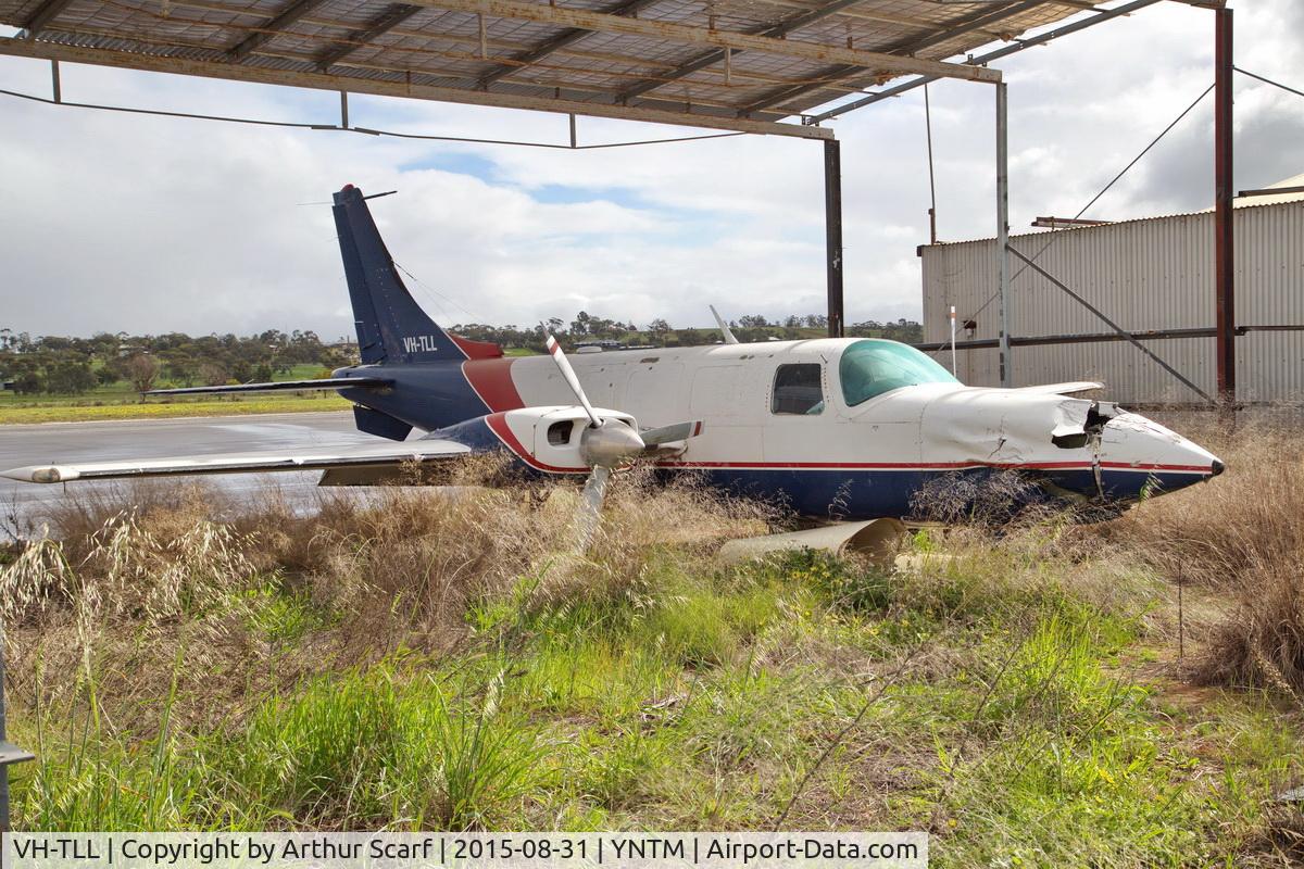 VH-TLL, 1975 Smith Aerostar 601P C/N 61P-0239-037, VH-TLL Northam WA August 2015