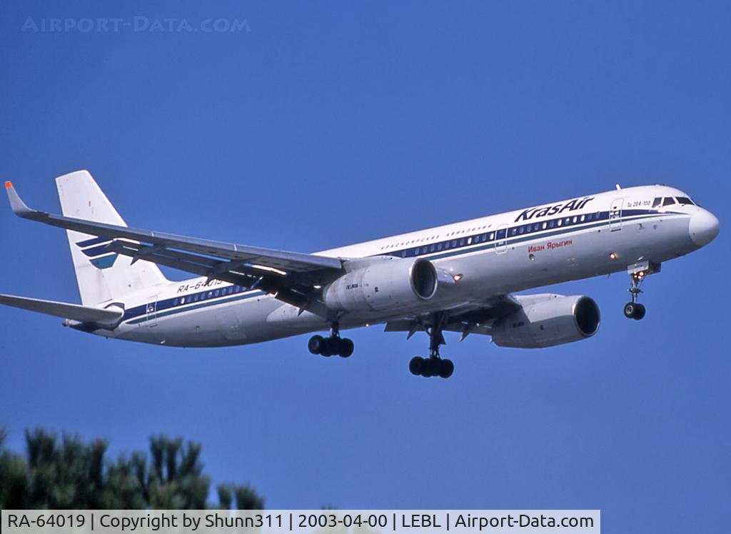 RA-64019, 2000 Tupolev Tu-204-100 C/N 1450741064019, Landing rwy 07