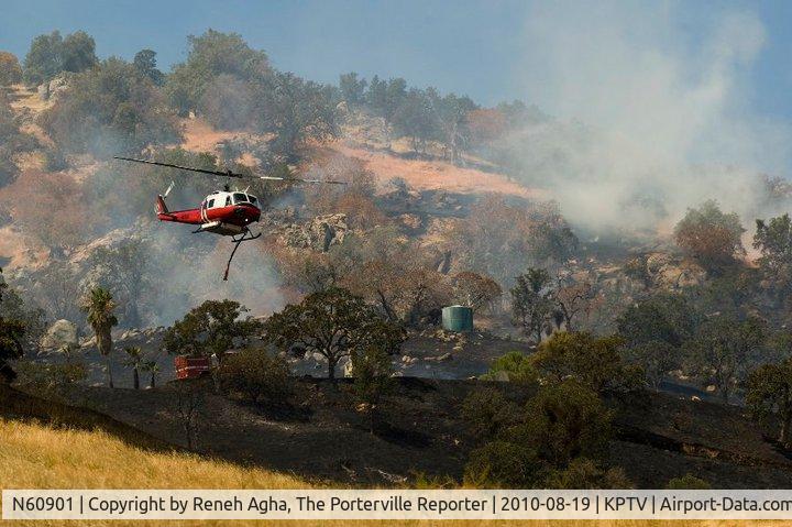 N60901, 1970 Bell UH-1H Iroquois C/N 12537, Returning to water, Curve Fire, outside Porterville, CA, August 2009.