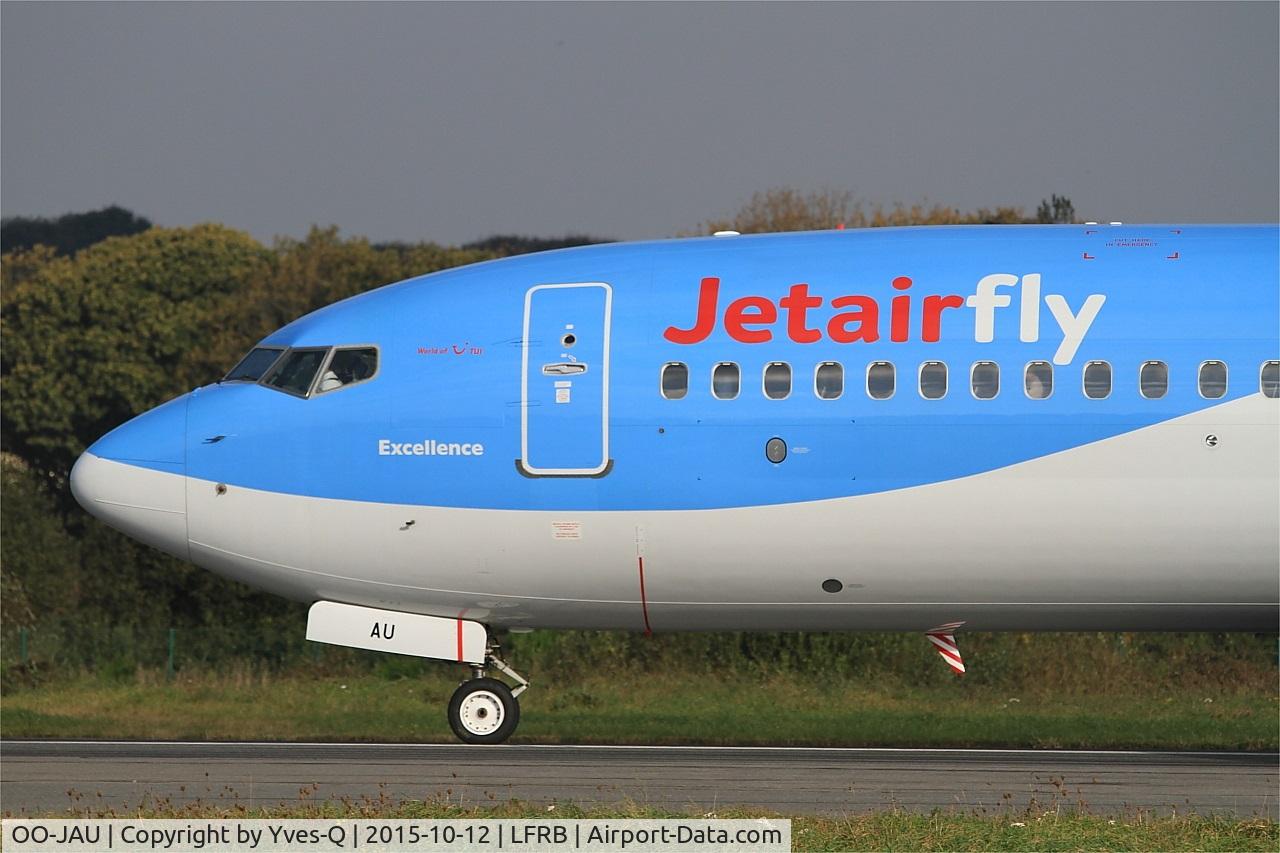 OO-JAU, 2013 Boeing 737-8K5 C/N 37250, Boeing 737-8K5, Taxiing to holding point rwy 07R, Brest-Bretagne Airport (LFRB-BES)