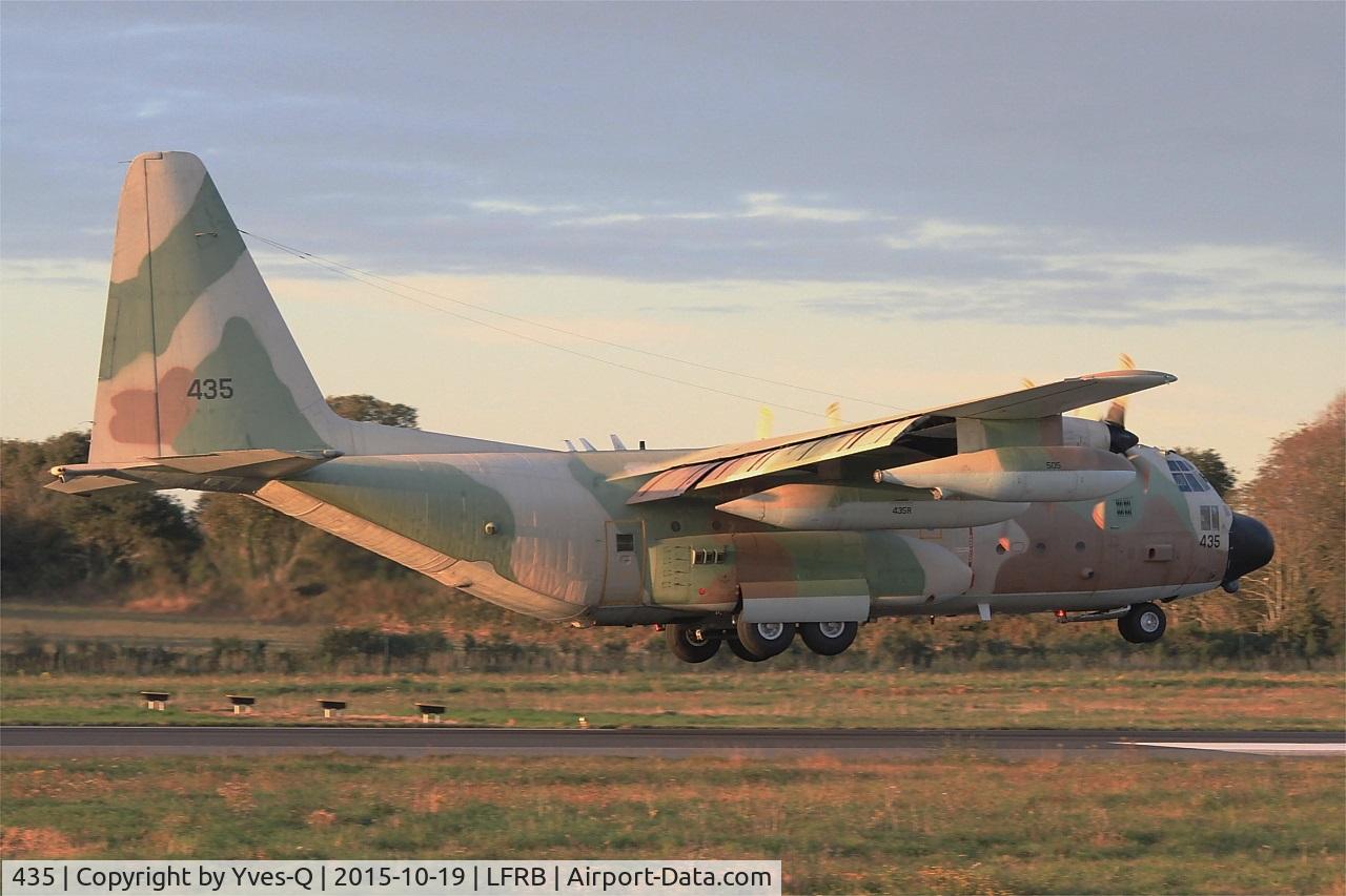 435, 1974 Lockheed C-130E Karnaf Hercules C/N 382-4668, Lockheed C-130H Karnaf, Landing rwy 07R, Brest-Bretagne Airport (LFRB-BES)