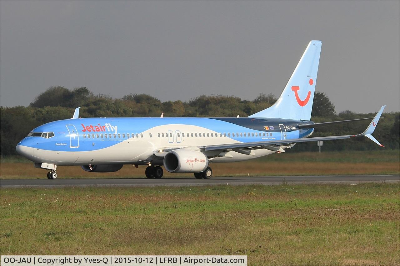 OO-JAU, 2013 Boeing 737-8K5 C/N 37250, Boeing 737-8K5, Taxiing to holding point rwy 07R, Brest-Bretagne Airport (LFRB-BES)