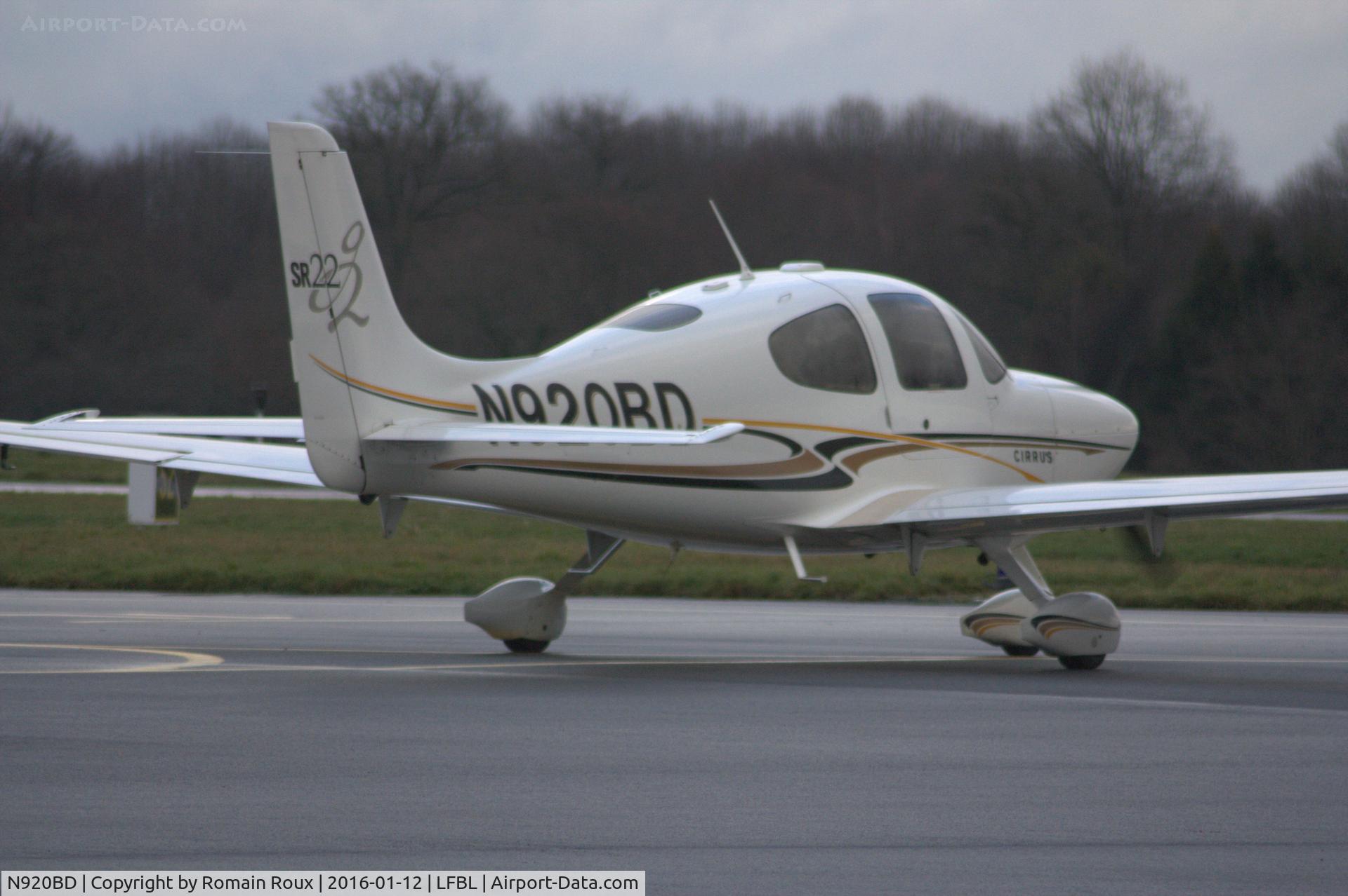 N920BD, 2004 Cirrus SR22 G2 C/N 1211, Taxiing