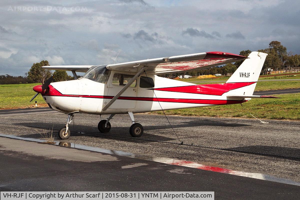 VH-RJF, 1960 Cessna 172A C/N 47296, VH-RJF Northam WA August 2015