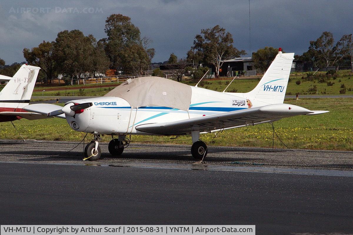 VH-MTU, 1976 Piper PA-28-140 Cherokee Cruiser C/N 28-7725128, VH-MTU Northam WA August 2015