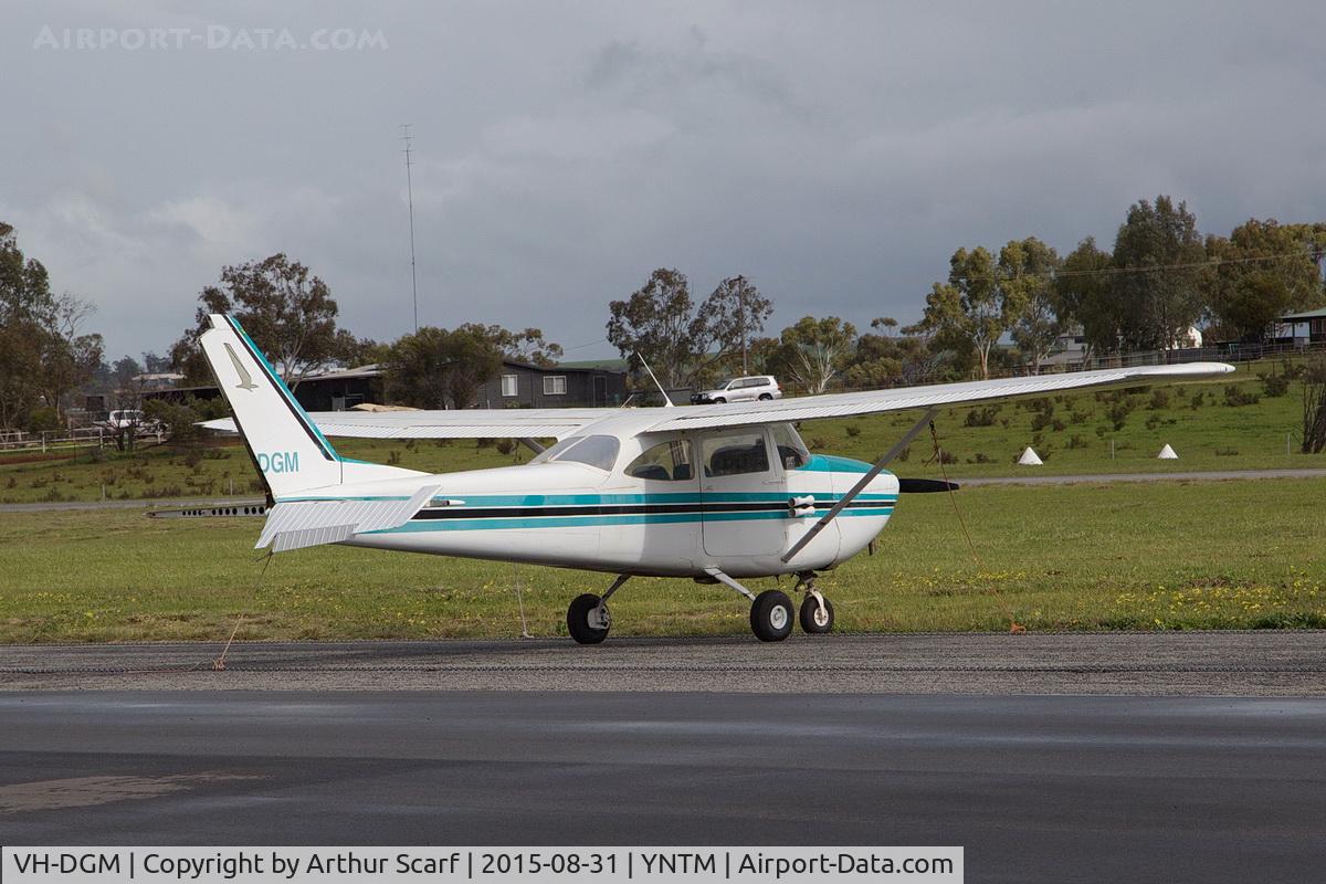 VH-DGM, 1964 Cessna 172F C/N 17252026, VH-DGM Northam WA August 2015
