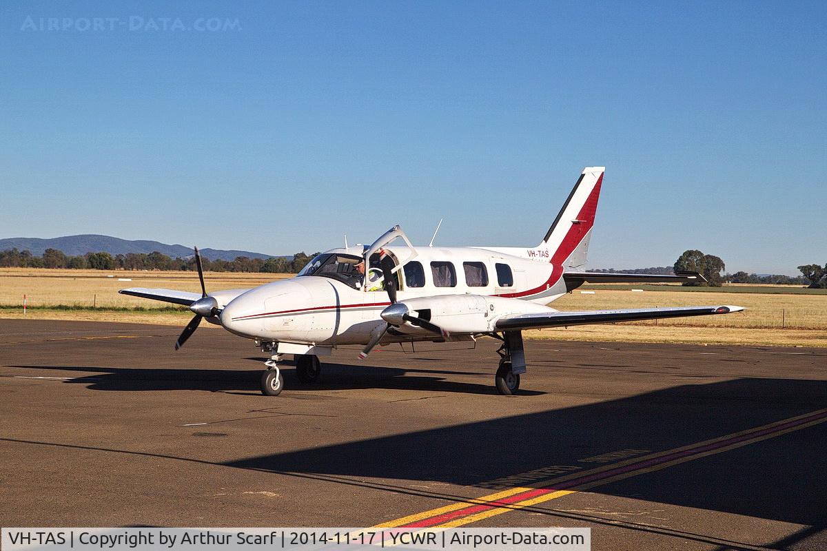VH-TAS, 1976 Piper PA-31-350 Chieftain C/N 31-7652012, VH-TAS Cowra NSW November 2014