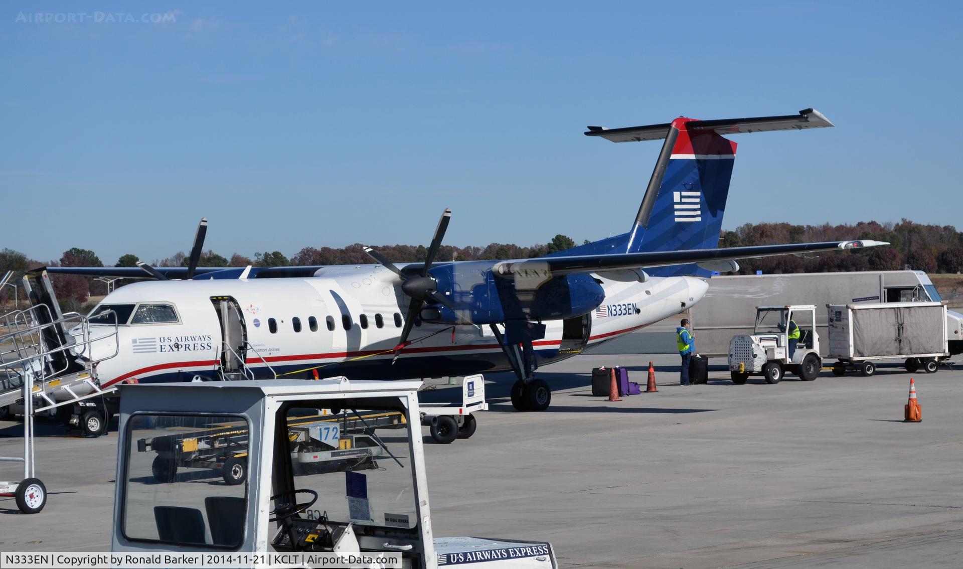 N333EN, 1990 De Havilland Canada DHC-8-311 Dash 8 C/N 221, At the gate CLT