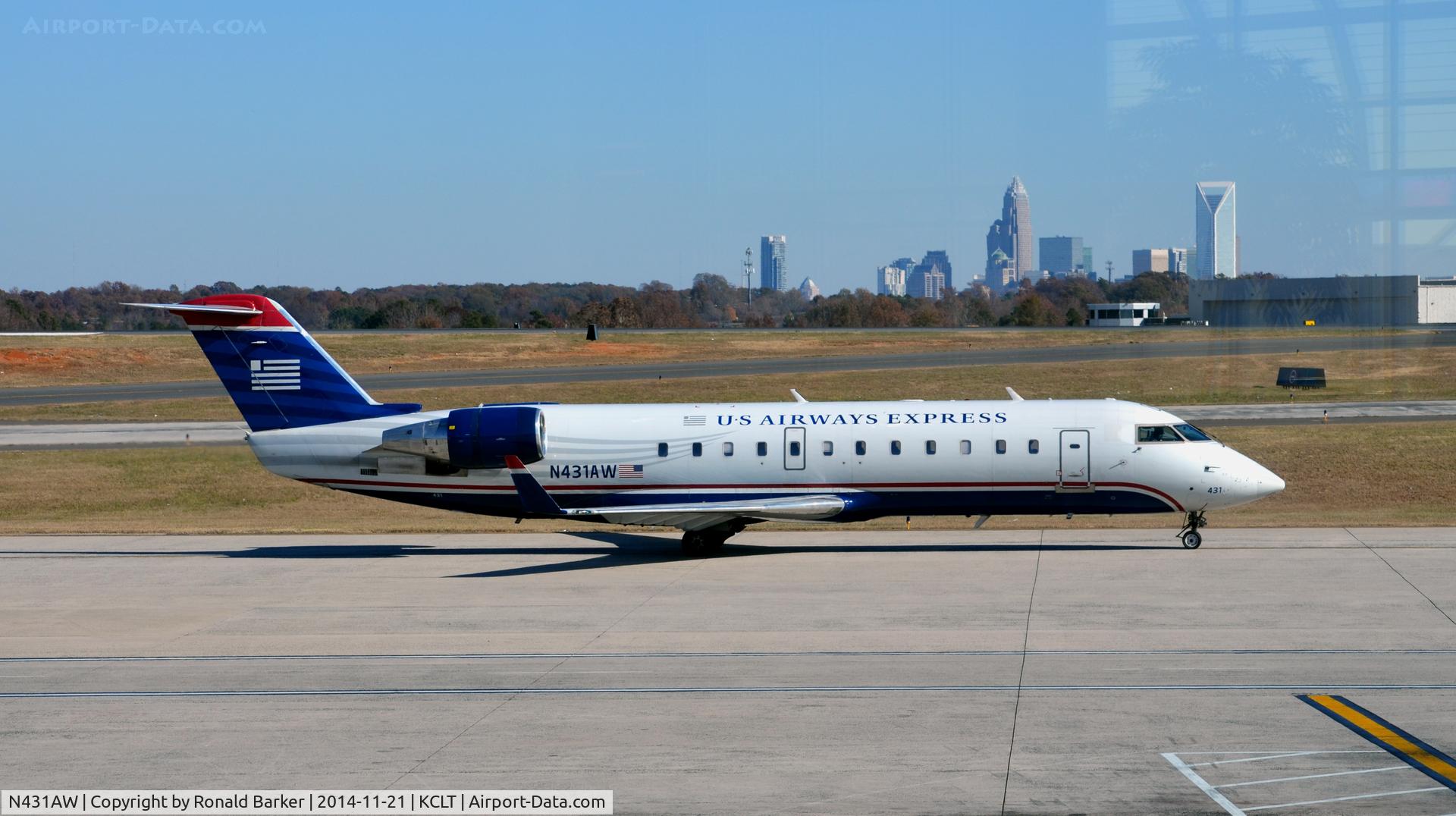 N431AW, 1998 Bombardier CRJ-200ER (CL-600-2B19) C/N 7256, Taxi CLT