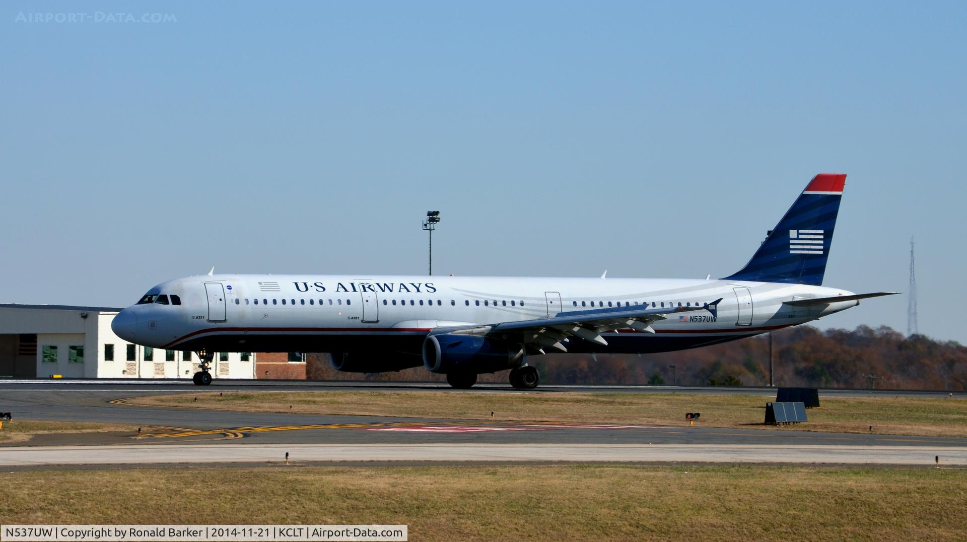 N537UW, 2009 Airbus A321-231 C/N 4041, Landing roll CLT