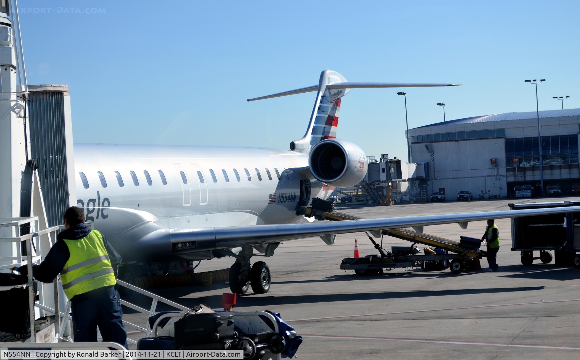 N554NN, 2014 Bombardier CRJ-900 NG (CL-600-2D24) C/N 15334, At the gate CLT