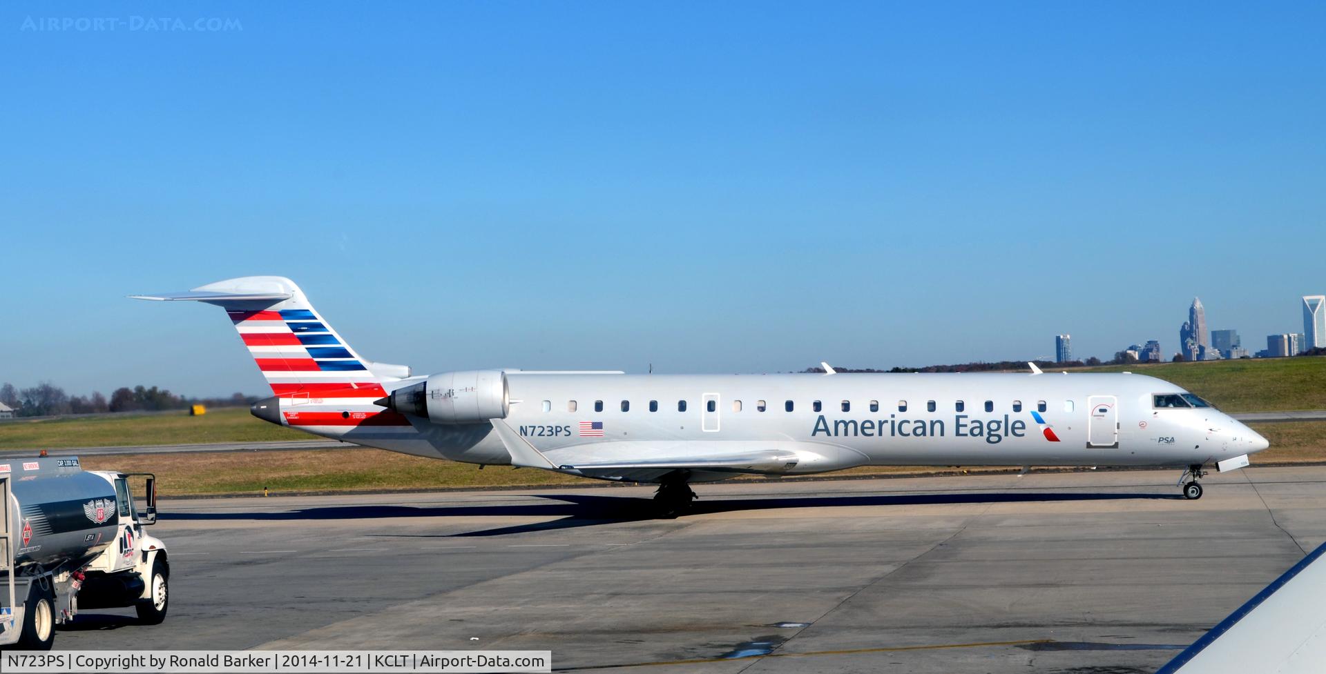 N723PS, 2004 Bombardier CRJ-701 (CL-600-2C10) Regional Jet C/N 10181, Taxi CLT