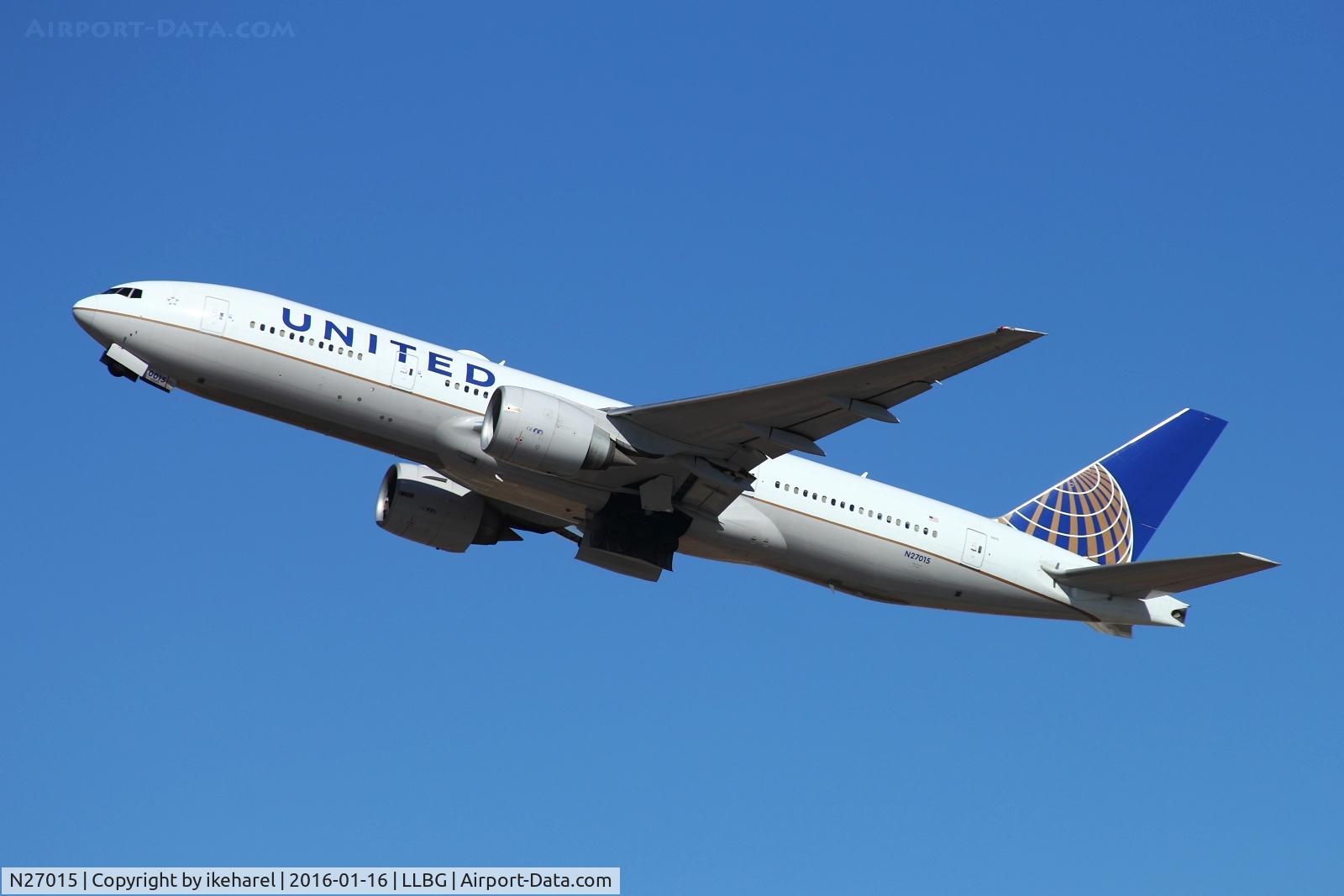 N27015, 2000 Boeing 777-224/ER C/N 28678, Flight to Newark, USA, after T/O runway 26.