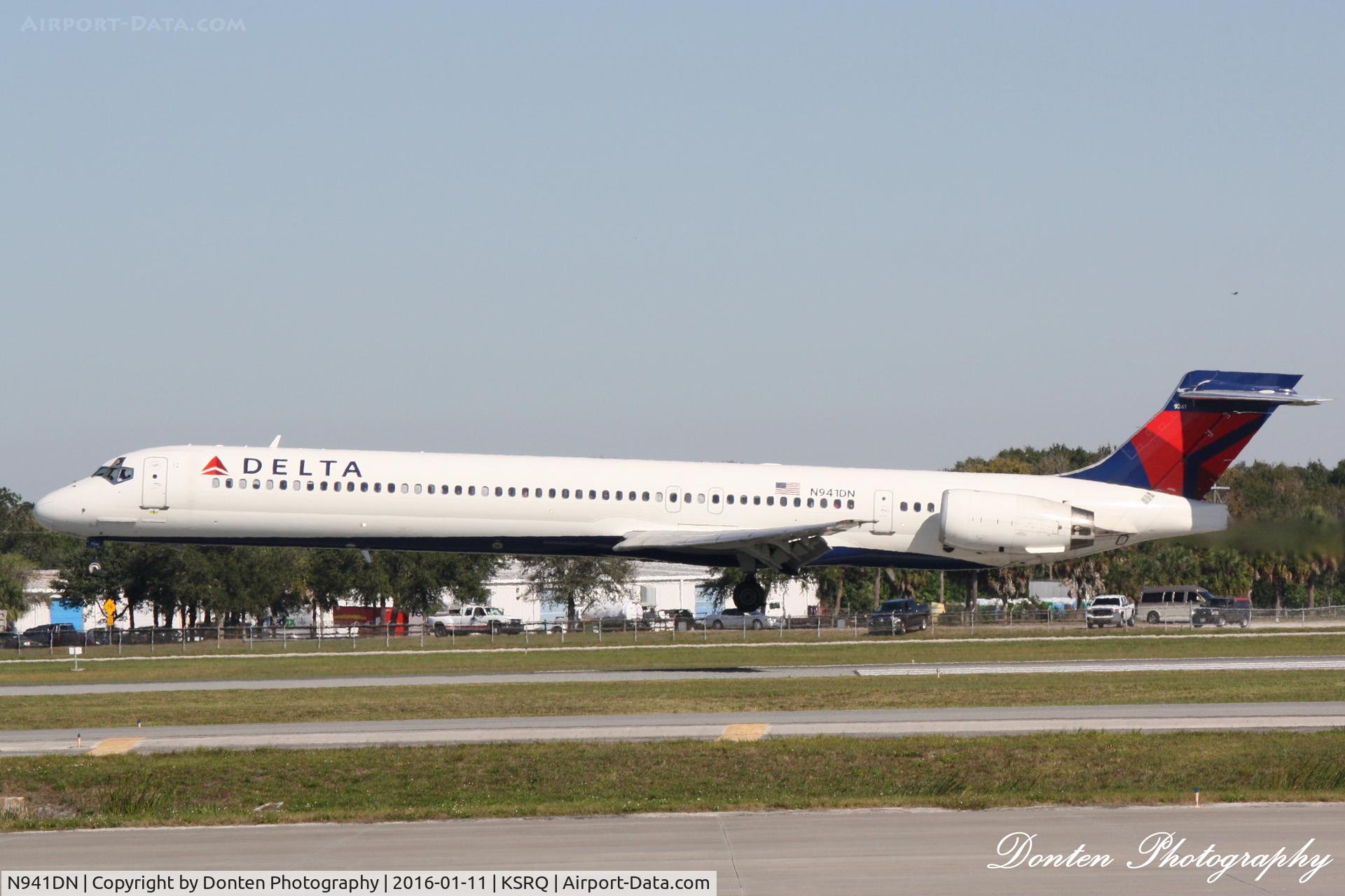 N941DN, 1997 McDonnell Douglas MD-90-30 C/N 53555, Delta Flight 1725 (N941DN) arrives at Sarasota-Bradenton International Airport following flight from Hartsfield-Jackson Atlanta International Airport