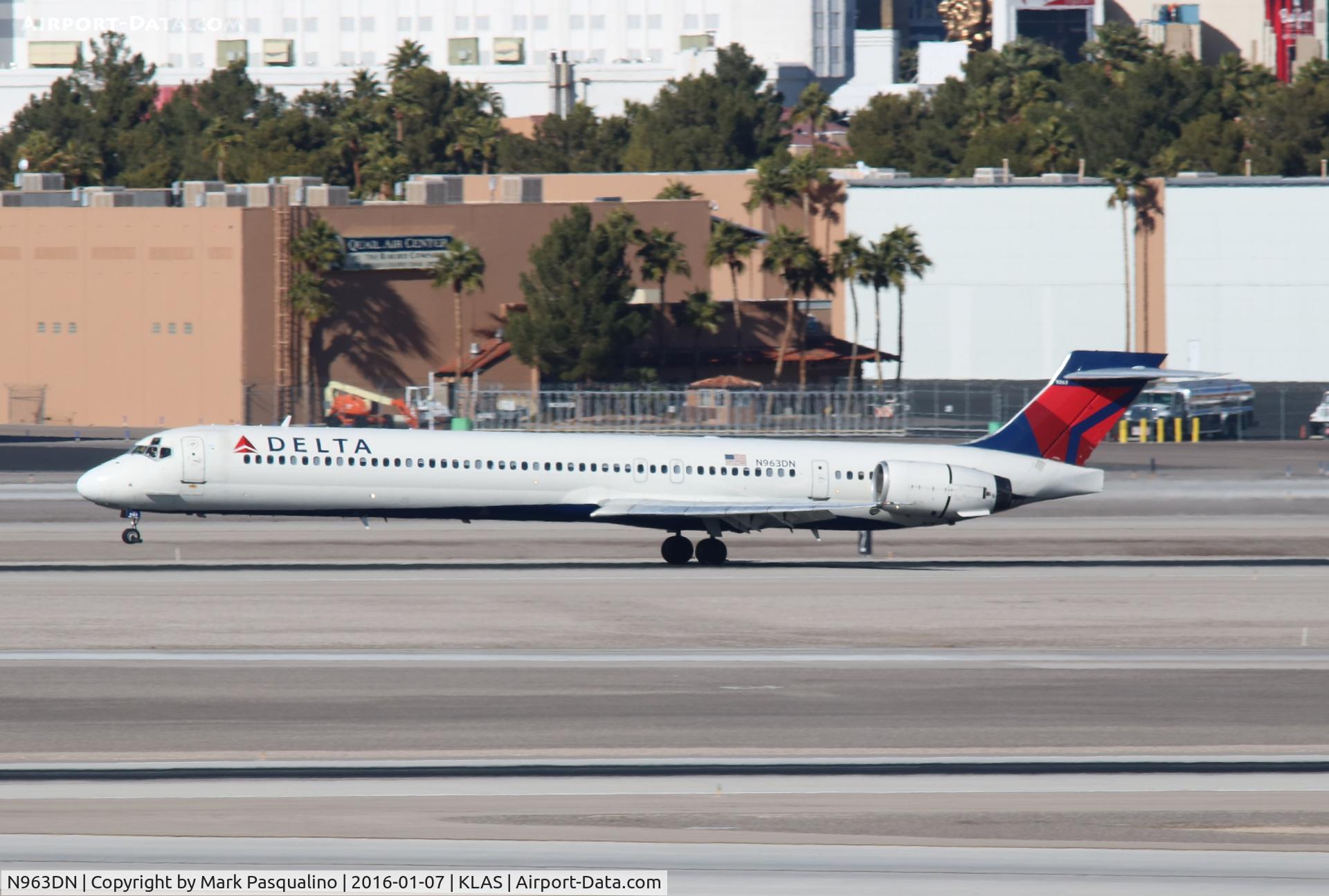 N963DN, 1998 McDonnell Douglas MD-90-30 C/N 53533, MD-90-30