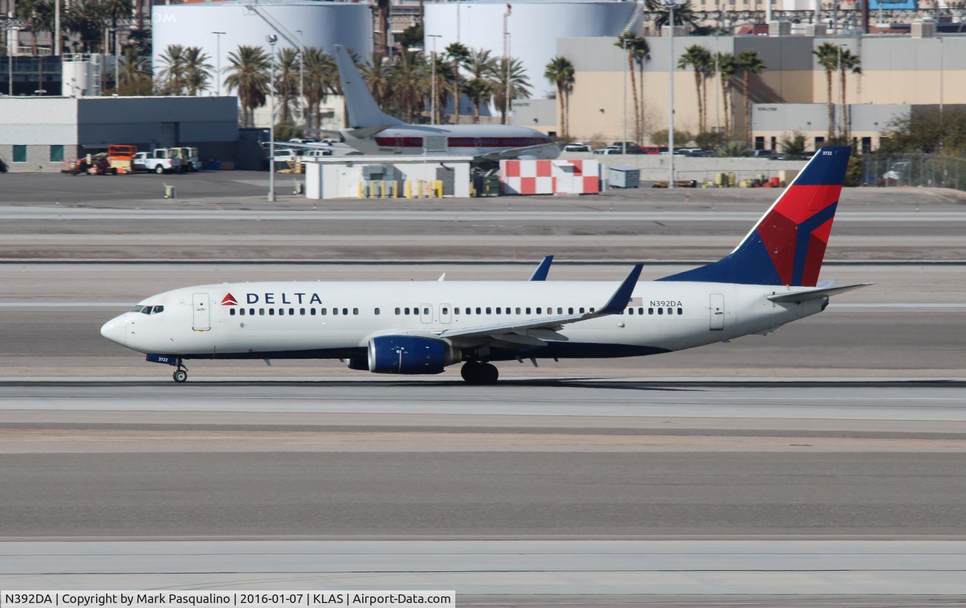 N392DA, 2000 Boeing 737-832 C/N 30561, Boeing 737-800