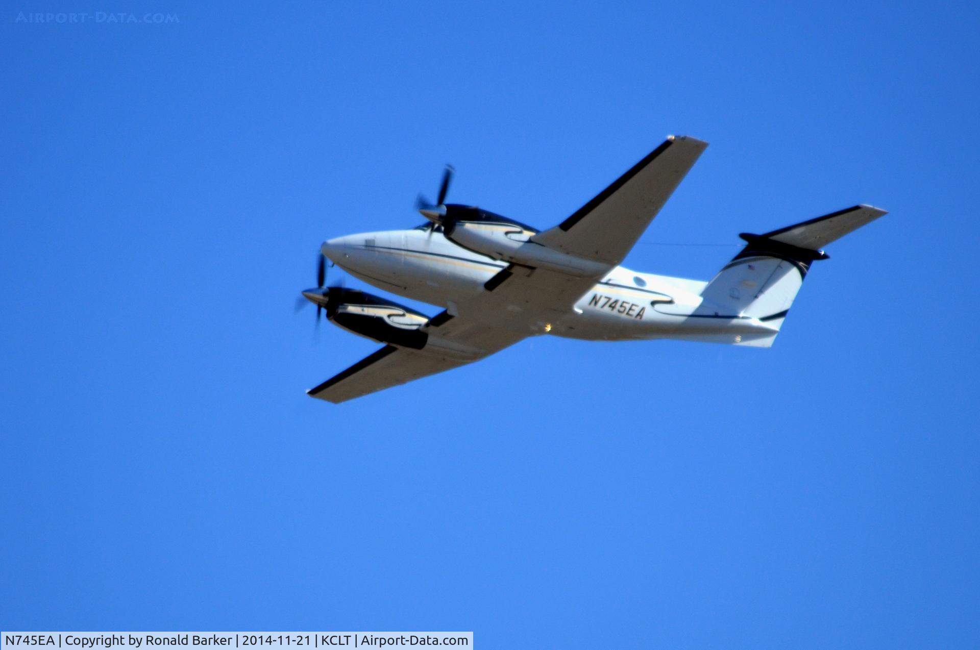 N745EA, 2001 Raytheon Aircraft Company B200 C/N BB-1745, Departure CLT