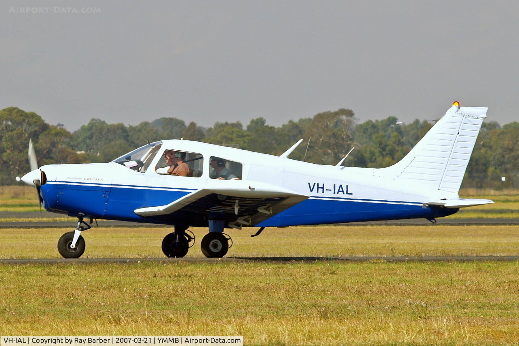 VH-IAL, 1974 Piper PA-28-140 Cherokee Cruiser C/N 28-7425377, Piper PA-28-140 Cherokee Cruiser [28-7425377] Moorabbin~VH 21/03/2007