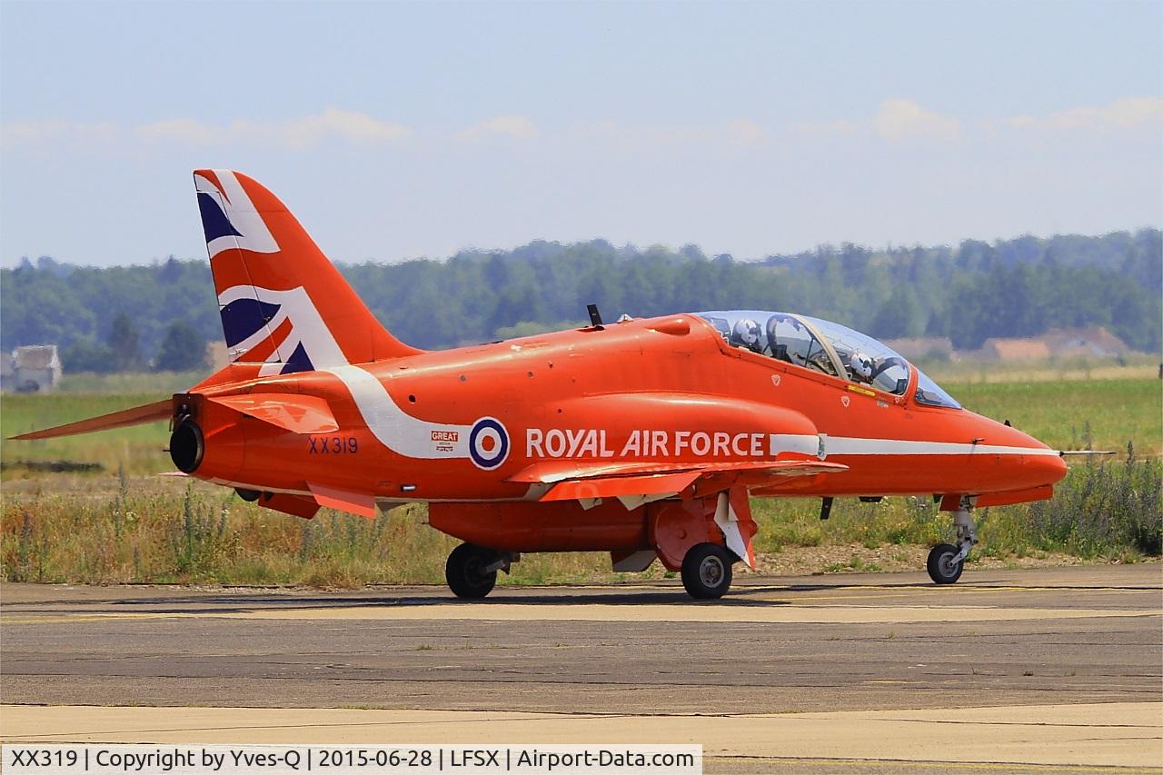 XX319, 1980 Hawker Siddeley Hawk T.1A C/N 162/312144, Royal Air Force Red Arrows Hawker Siddeley Hawk T.1A, Taxiing to holding point, Luxeuil-St Sauveur Air Base 116 (LFSX) Open day 2015