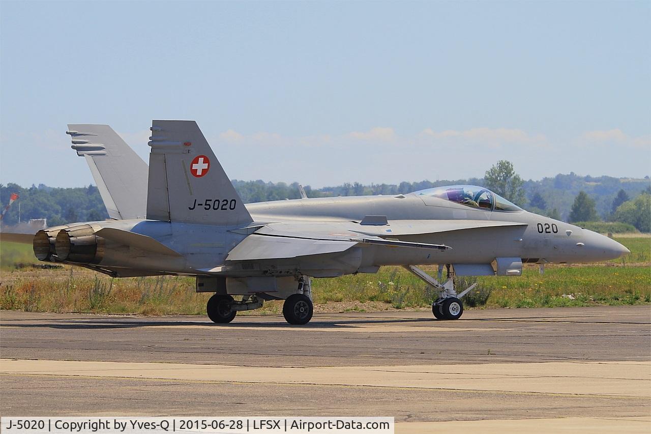 J-5020, McDonnell Douglas F/A-18C Hornet C/N 1369/SFC020, Swiss Air Force McDonnell Douglas FA-18C Hornet, Taxiing to holding point, Luxeuil-Saint Sauveur Air Base 116 (LFSX) Open day 2015