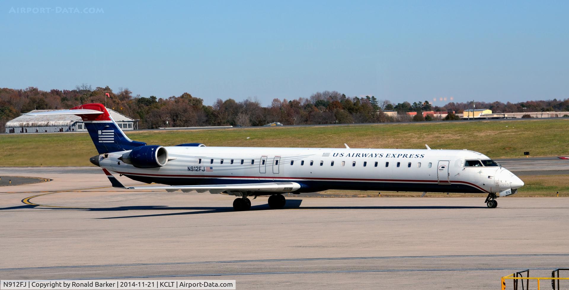 N912FJ, 2004 Bombardier CRJ-900ER (CL-600-2D24) C/N 15012, Taxi CLT