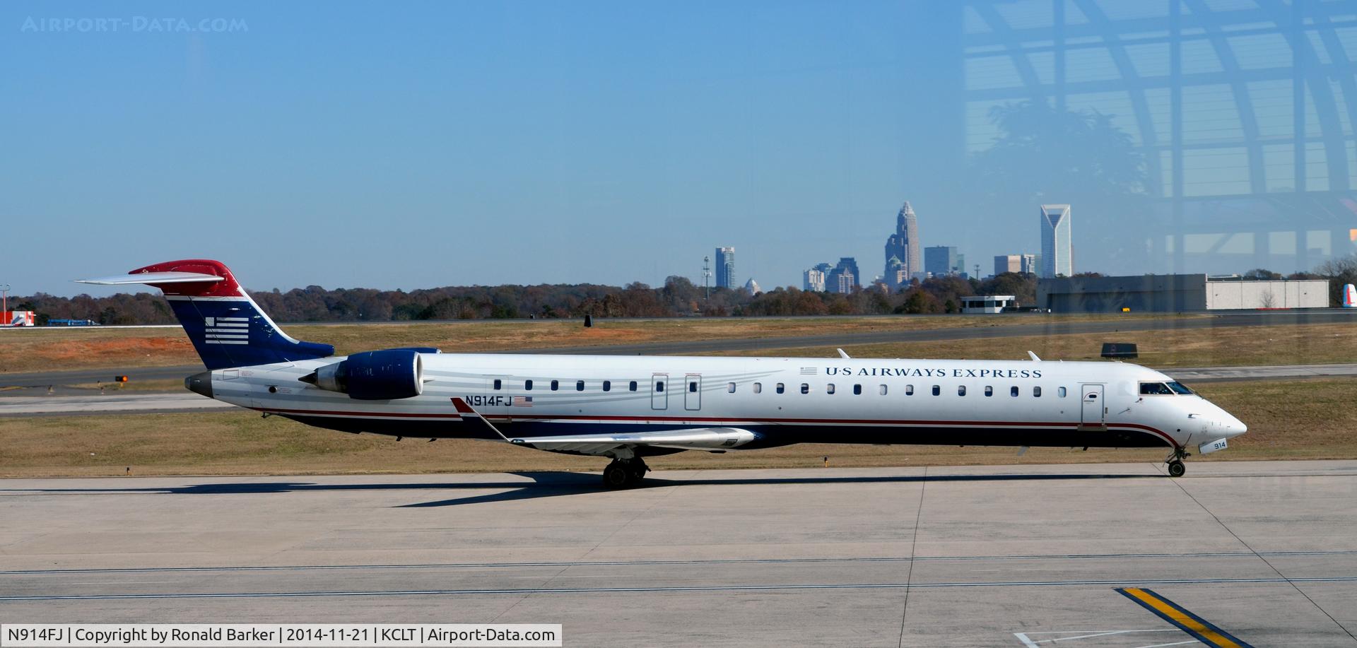N914FJ, 2004 Bombardier CRJ-900ER (CL-600-2D24) C/N 15014, Taxi CLT