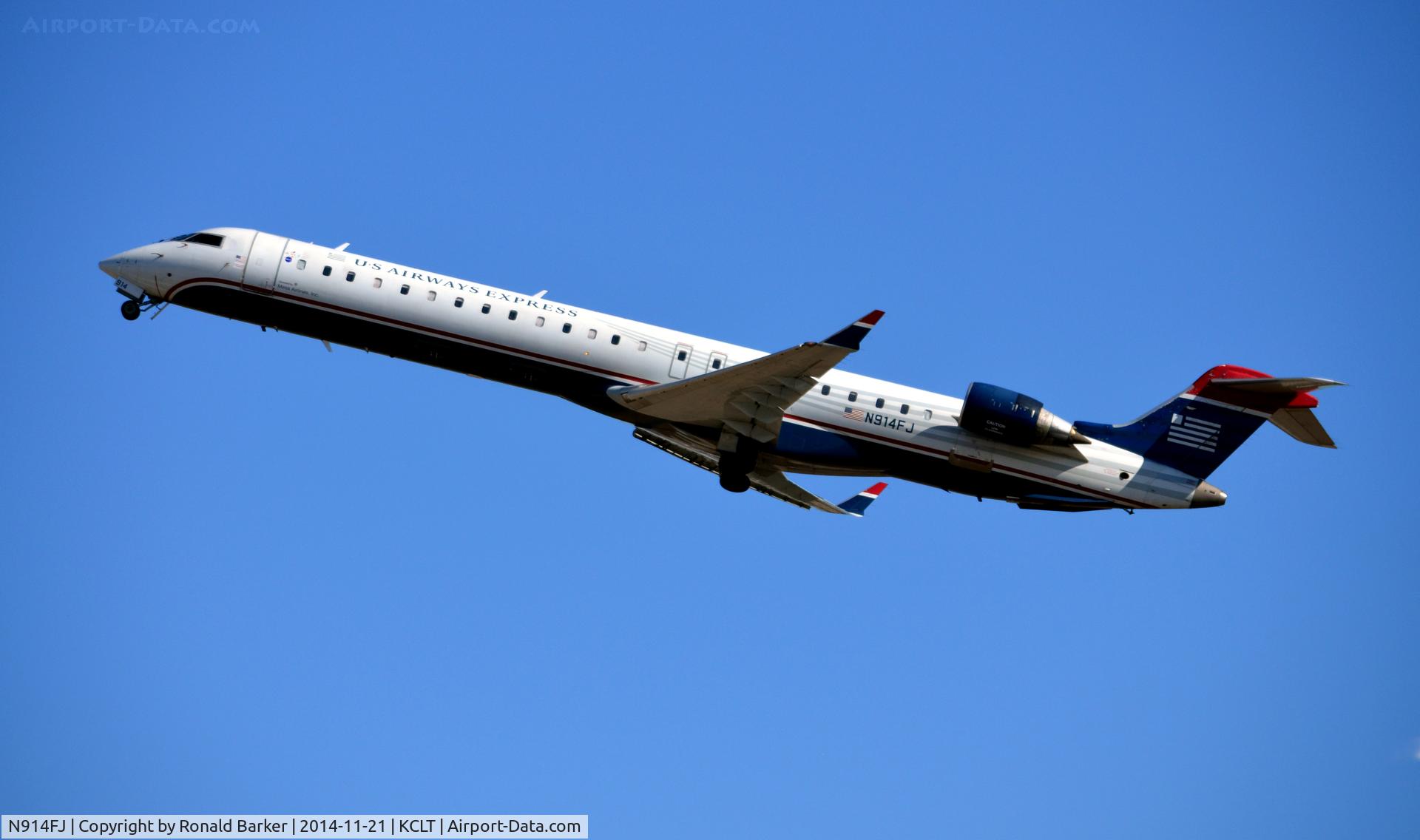 N914FJ, 2004 Bombardier CRJ-900ER (CL-600-2D24) C/N 15014, Departure CLT