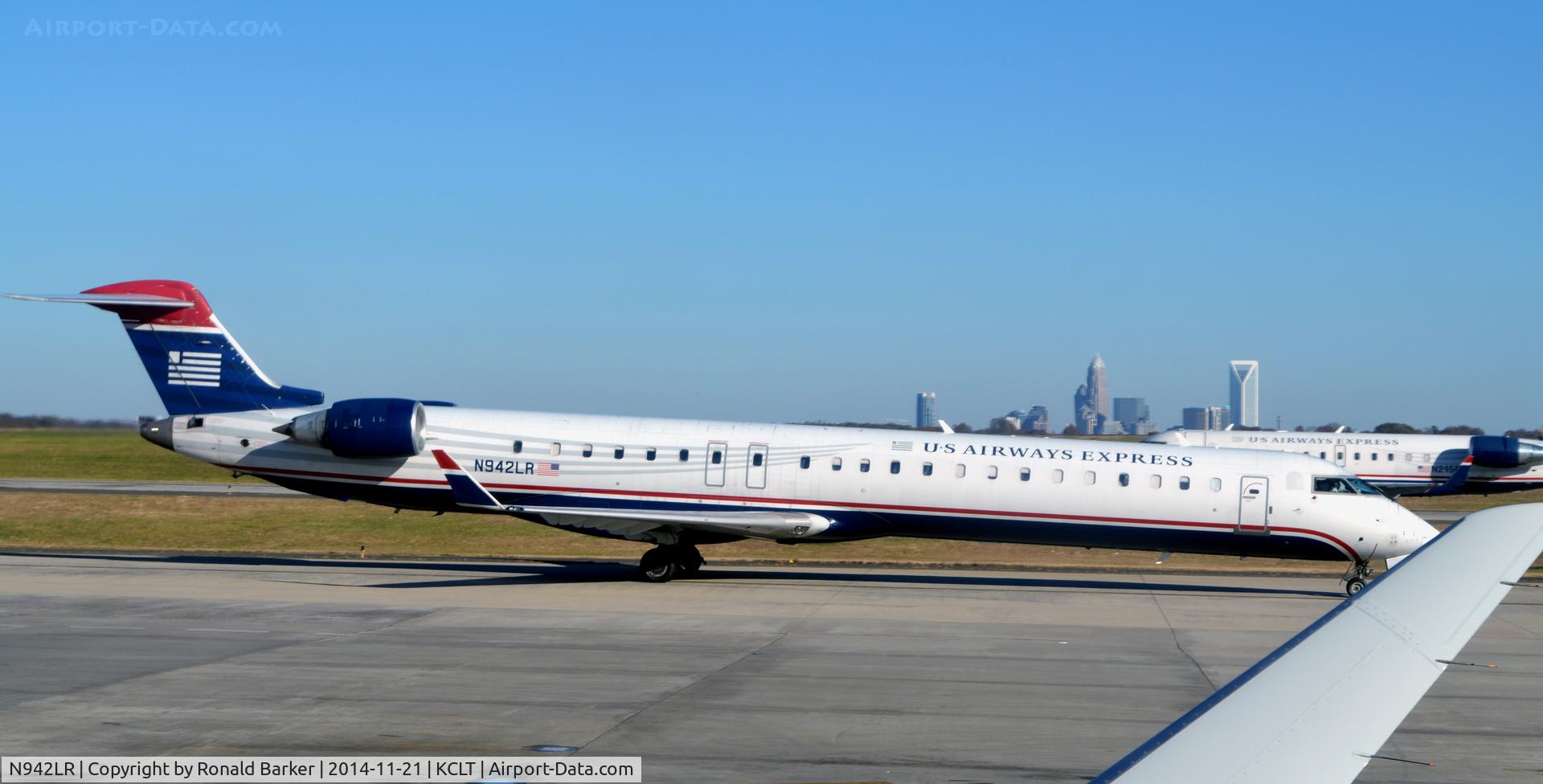 N942LR, 2005 Bombardier CRJ-900ER (CL-600-2D24) C/N 15042, Taxi CLT