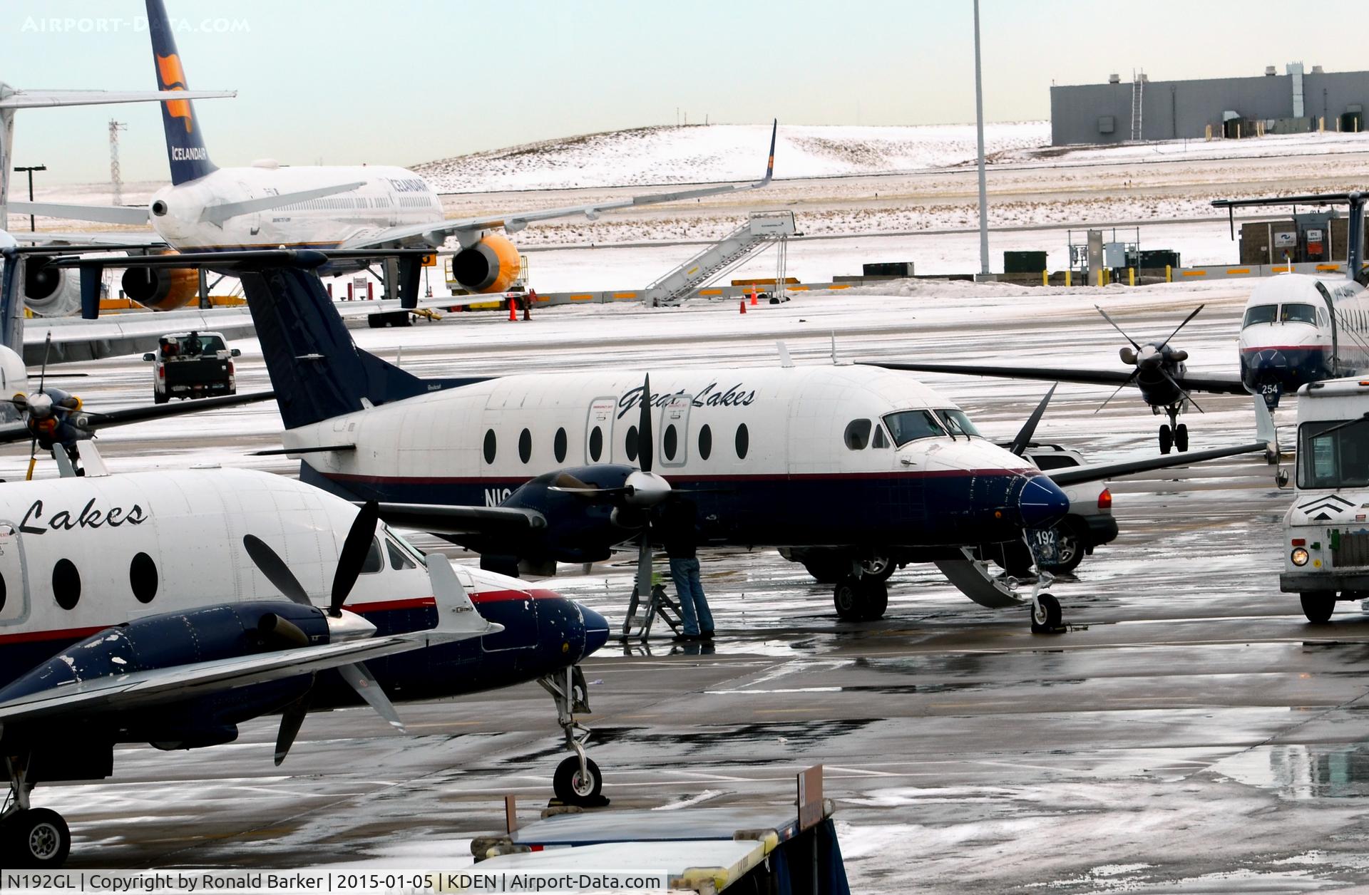 N192GL, 1995 Beech 1900D C/N UE-192, At the gate DEN
