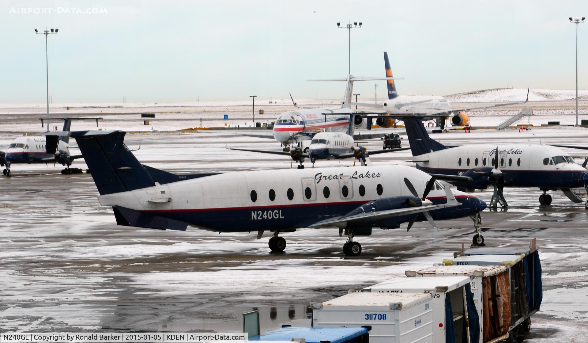 N240GL, 1996 Beech 1900D C/N UE-240, At the gate DEN