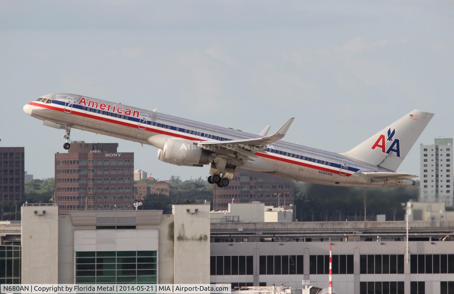 N680AN, 1999 Boeing 757-223 C/N 29590, American