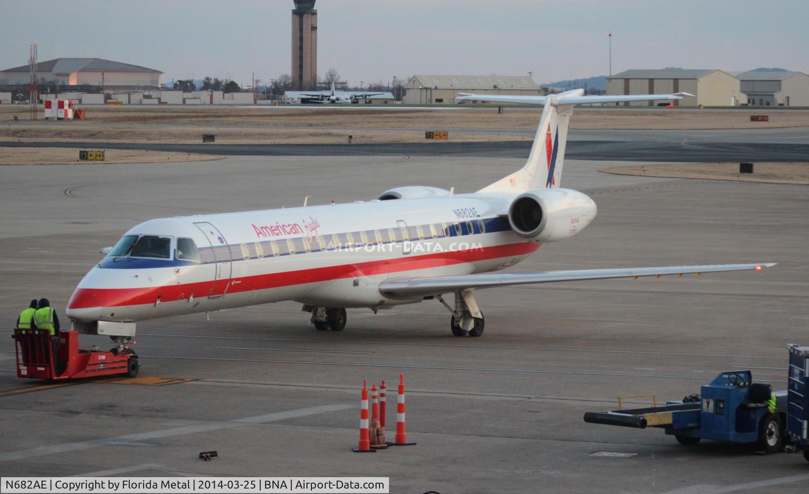N682AE, 2004 Embraer ERJ-145LR (EMB-145LR) C/N 14500826, American Eagle