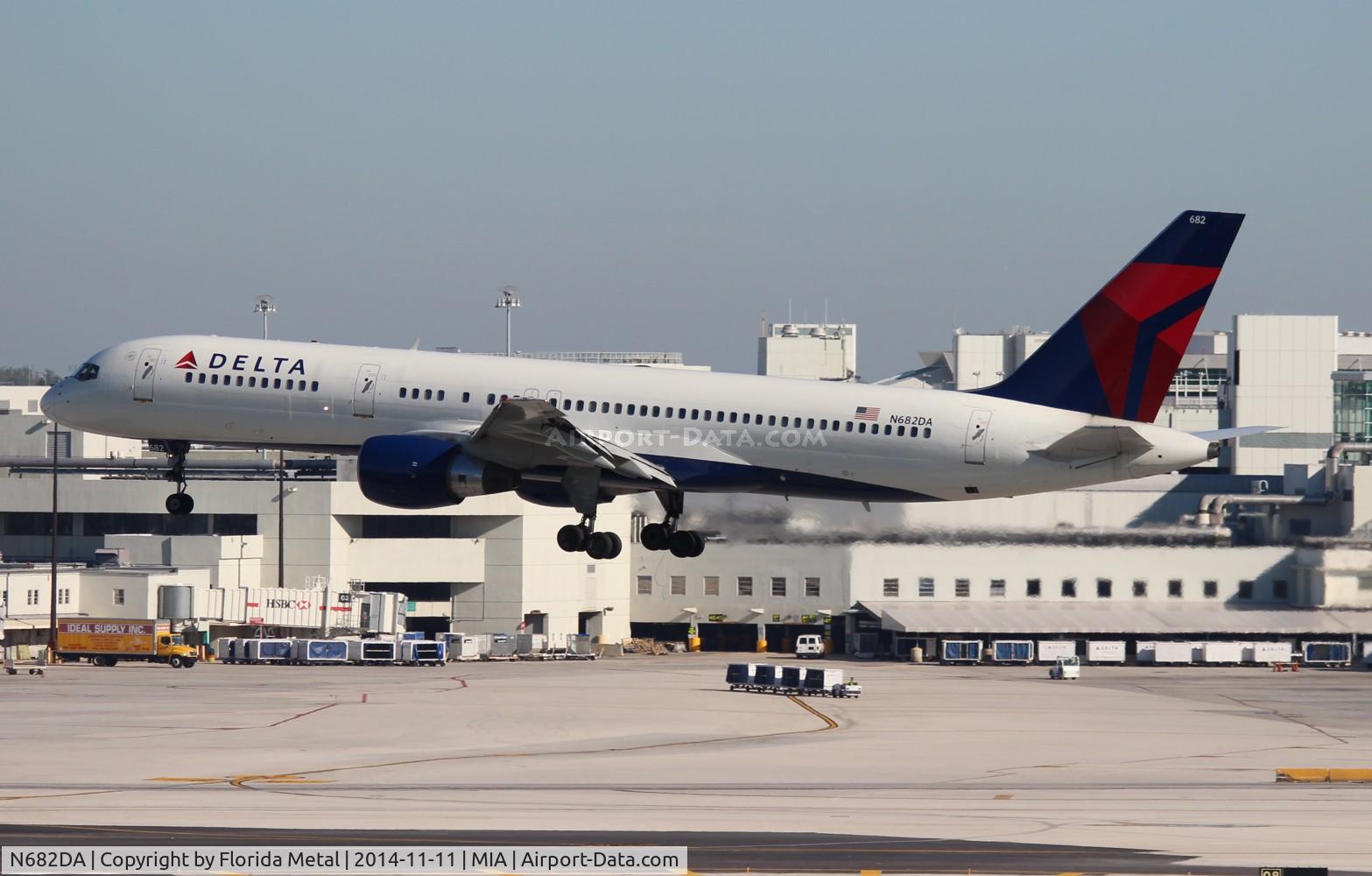 N682DA, 1993 Boeing 757-232 C/N 26958, Delta