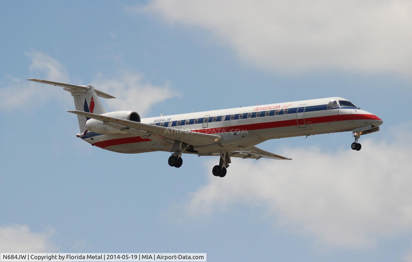 N684JW, 2004 Embraer ERJ-145LR (EMB-145LR) C/N 14500835, American Eagle