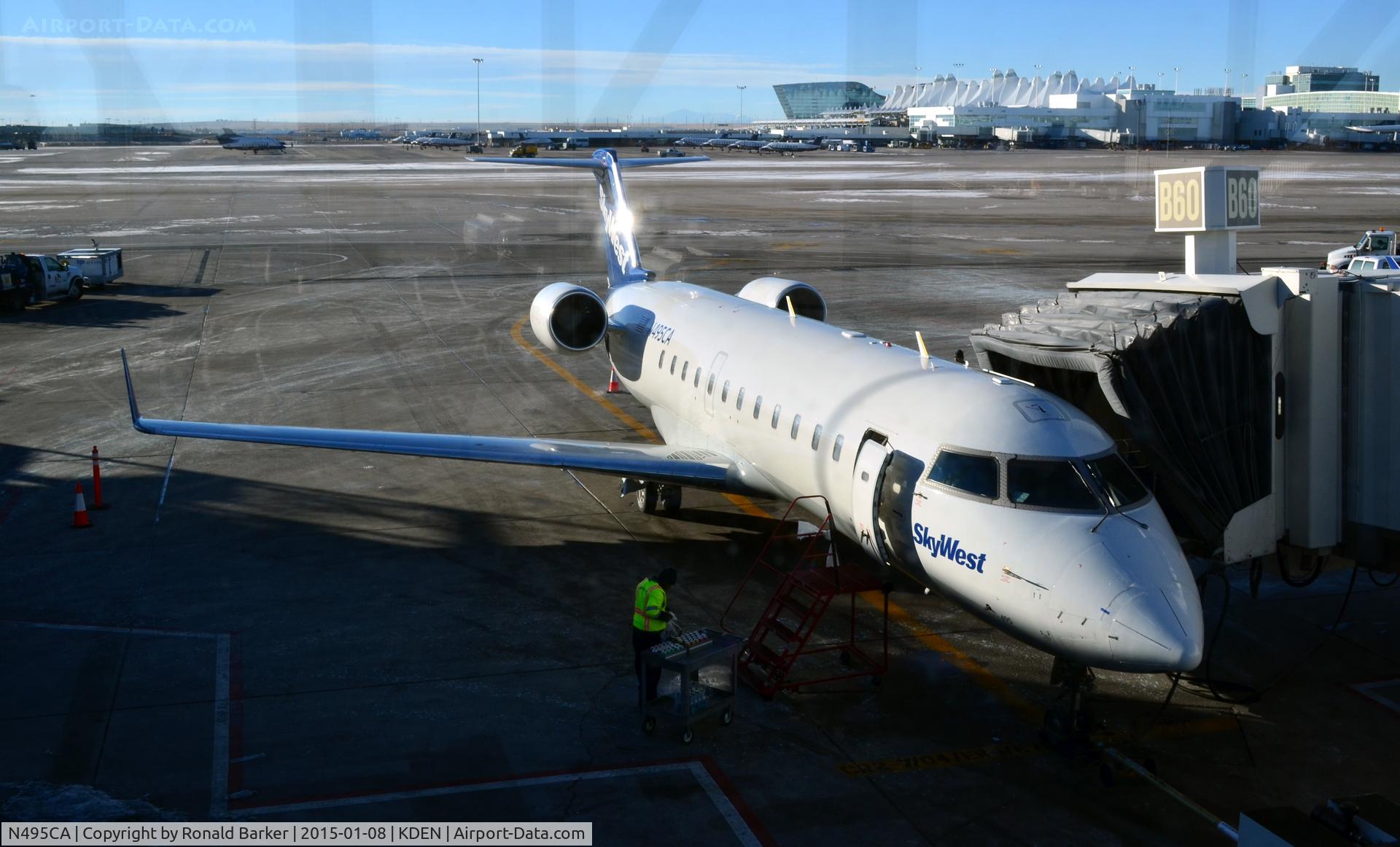 N495CA, 2003 Bombardier CRJ-200ER (CL-600-2B19) C/N 7774, Gate B60 Denver