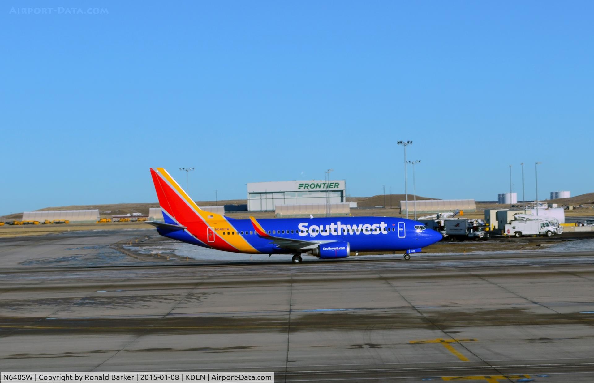 N640SW, 1996 Boeing 737-3H4 C/N 27713, Taxi Denver