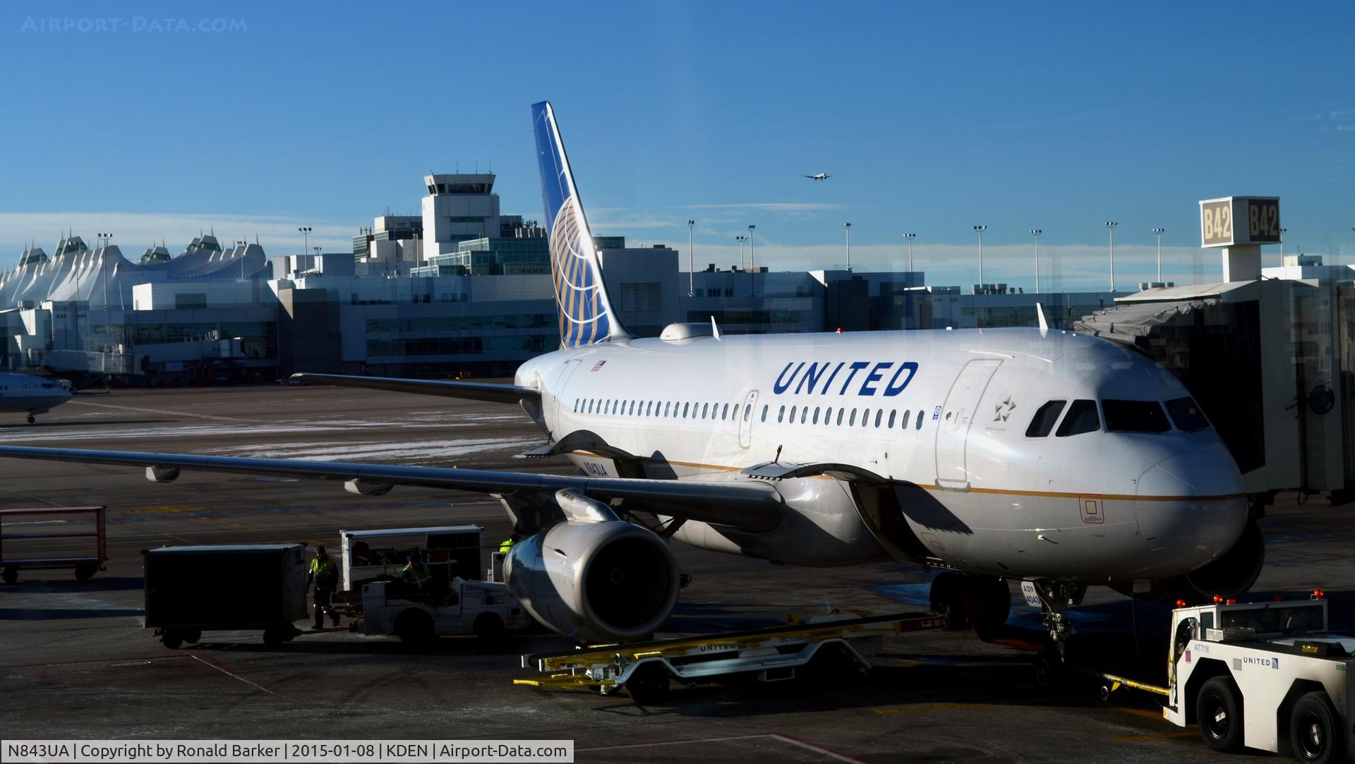N843UA, 2001 Airbus A319-131 C/N 1573, Gate B42 Denver