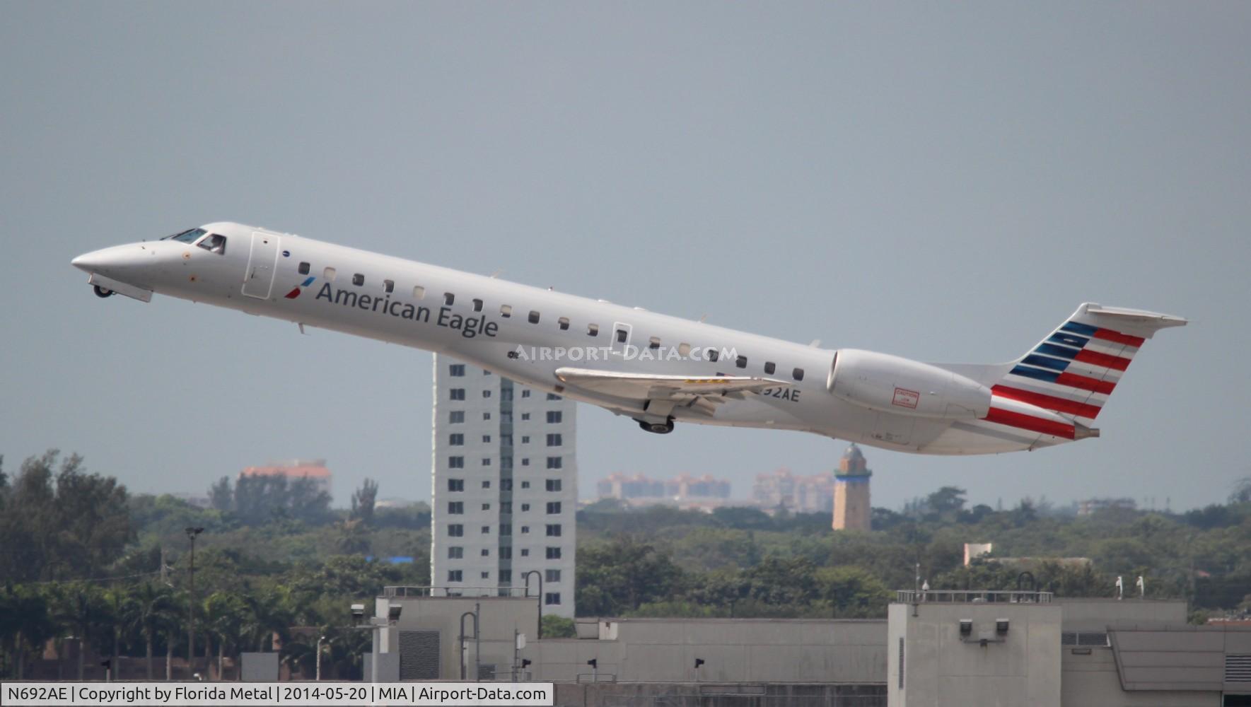 N692AE, 2004 Embraer ERJ-145LR (EMB-145LR) C/N 14500866, American Eagle
