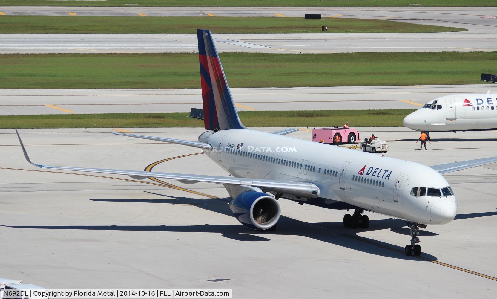 N692DL, 1998 Boeing 757-232 C/N 29724, Delta