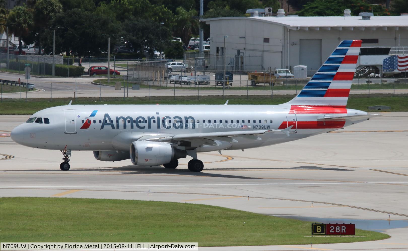 N709UW, 1999 Airbus A319-112 C/N 0997, American