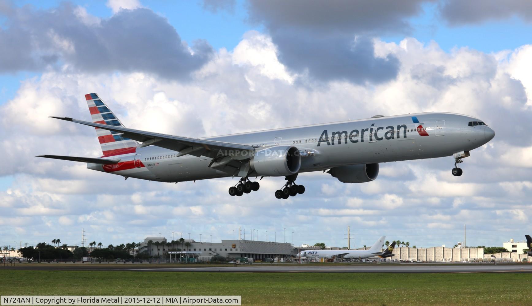 N724AN, 2013 Boeing 777-323/ER C/N 31548, American