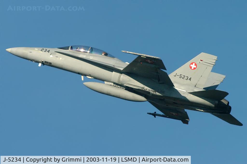 J-5234, McDonnell Douglas F/A-18D Hornet C/N 1317/SFD004, Hornet departing Dübendorf, gaining height before turning hard to avoid Airliners from Zurich Airport