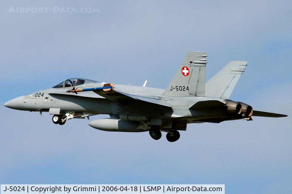 J-5024, 1999 McDonnell Douglas F/A-18C Hornet C/N 1373, Takeoff with FLIR-Pod